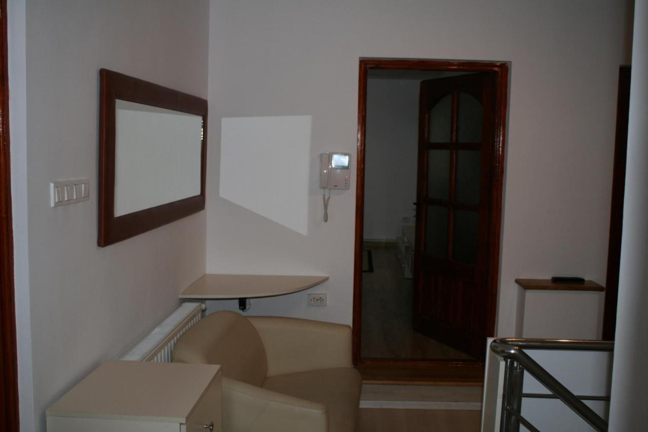 Penthouse Daniela - 3 Rooms In A Spacious Central Apartment Targu Mures Luaran gambar